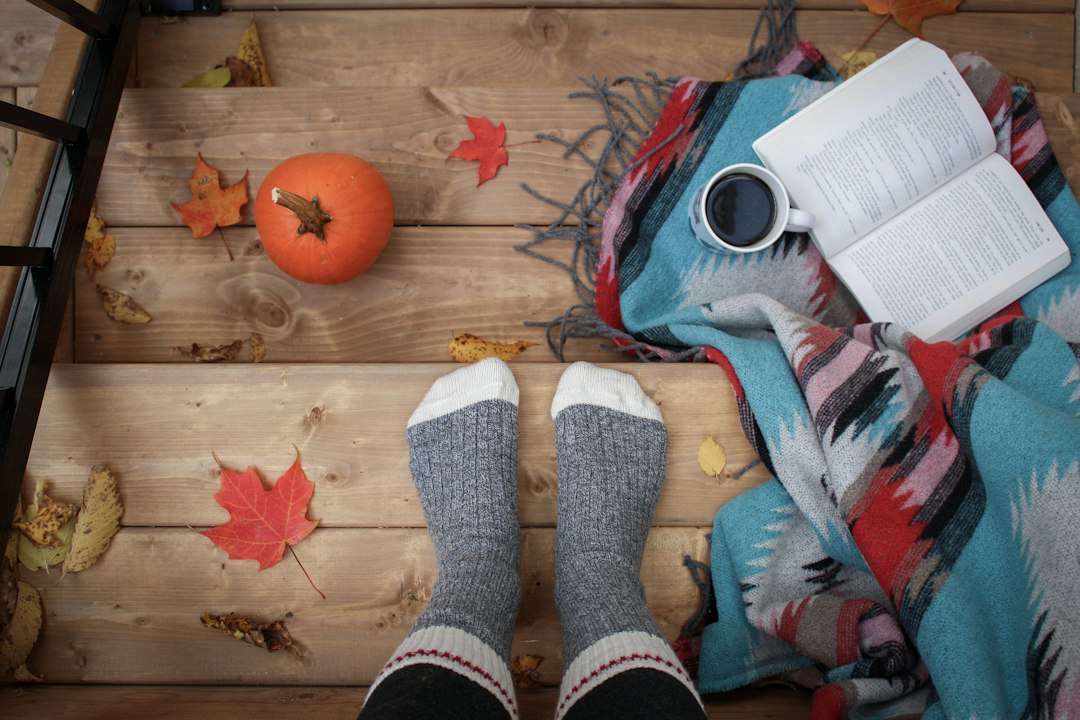 Caravangordijnen met herfstbladerenpatroon Caravangordijnen met herfstbladerenpatroon